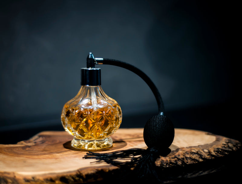5 Best Unisex Perfumes To Try If Your Bored of Your Scent